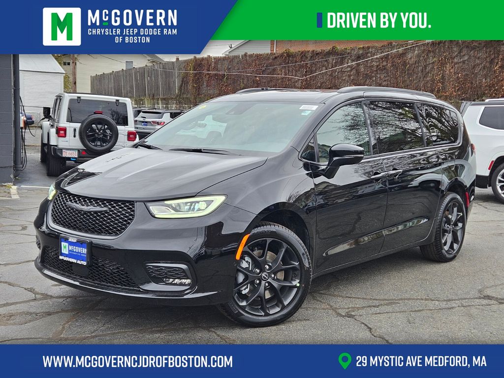 2026 Chrysler Pacifica Limited's photo