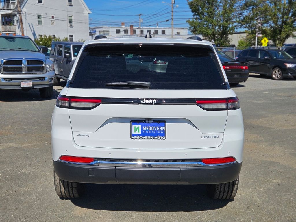 2025 Jeep Grand Cherokee Limited photo 3