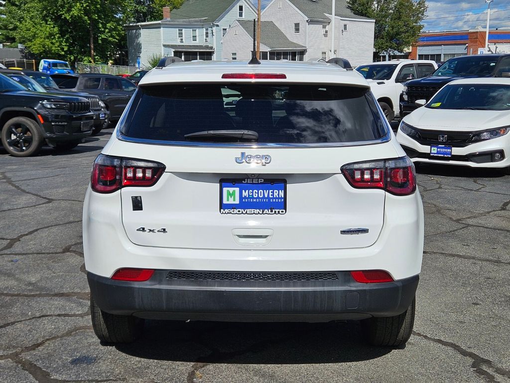 2022 Jeep Compass Latitude photo 3