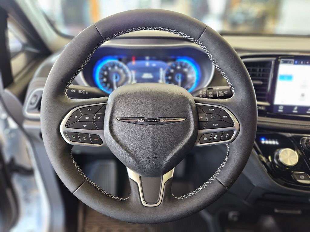 2025 Chrysler Pacifica Select - Photo 25