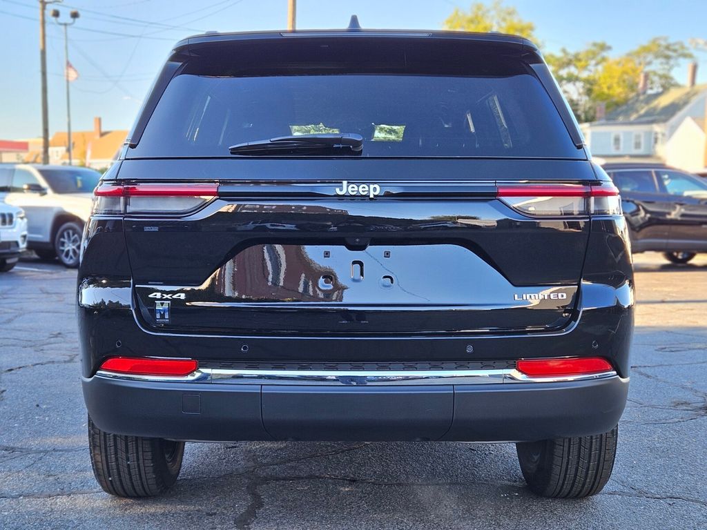 2025 Jeep Grand Cherokee Limited photo 2