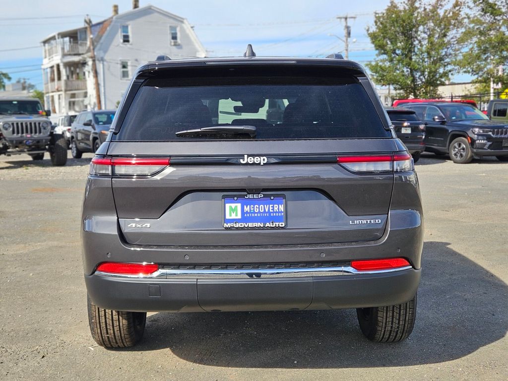 2025 Jeep Grand Cherokee Limited photo 3