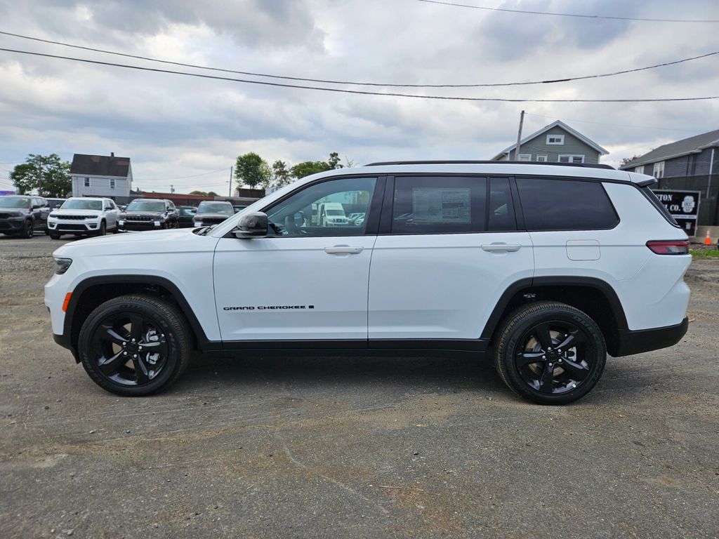 2025 Jeep Grand Cherokee Altitude X photo 2
