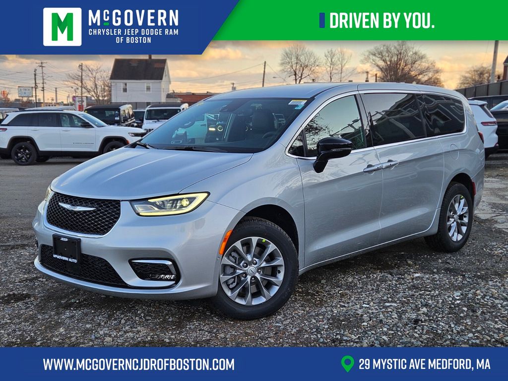 2026 Chrysler Pacifica Select's photo