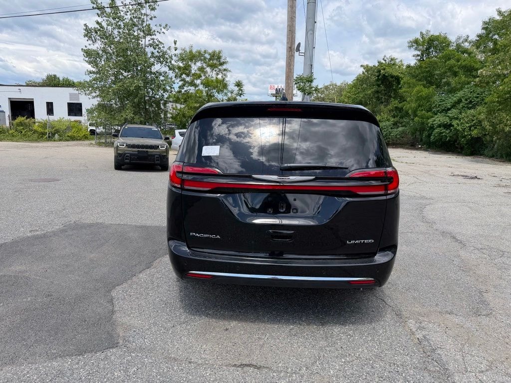 New 2026 Chrysler Pacifica Limited Passenger Van