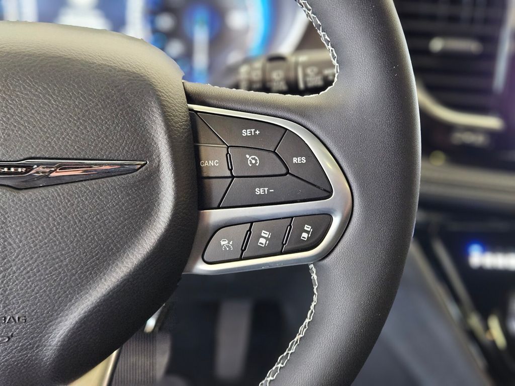 2025 Chrysler Pacifica Select - Photo 27