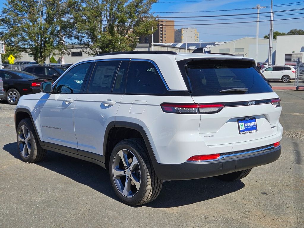 2025 Jeep Grand Cherokee Limited photo 2