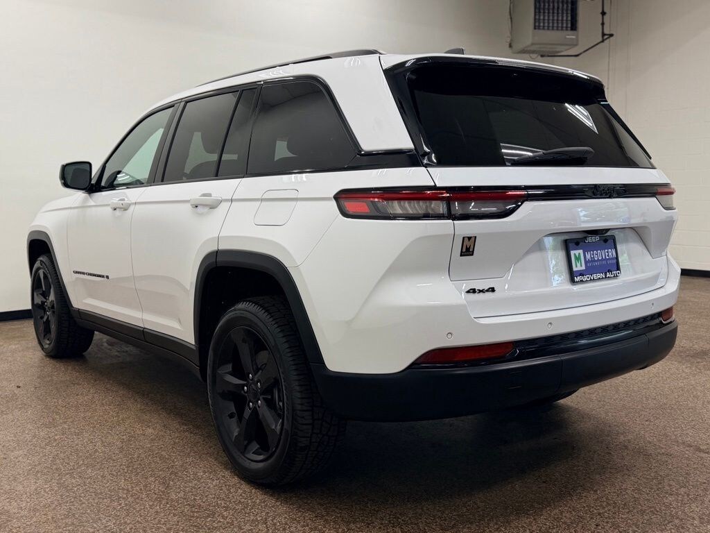 Used 2023 Jeep Grand Cherokee Laredo SUV