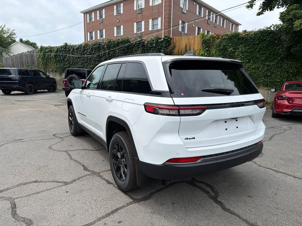 New 2026 Jeep Grand Cherokee Altitude Sport Utility
