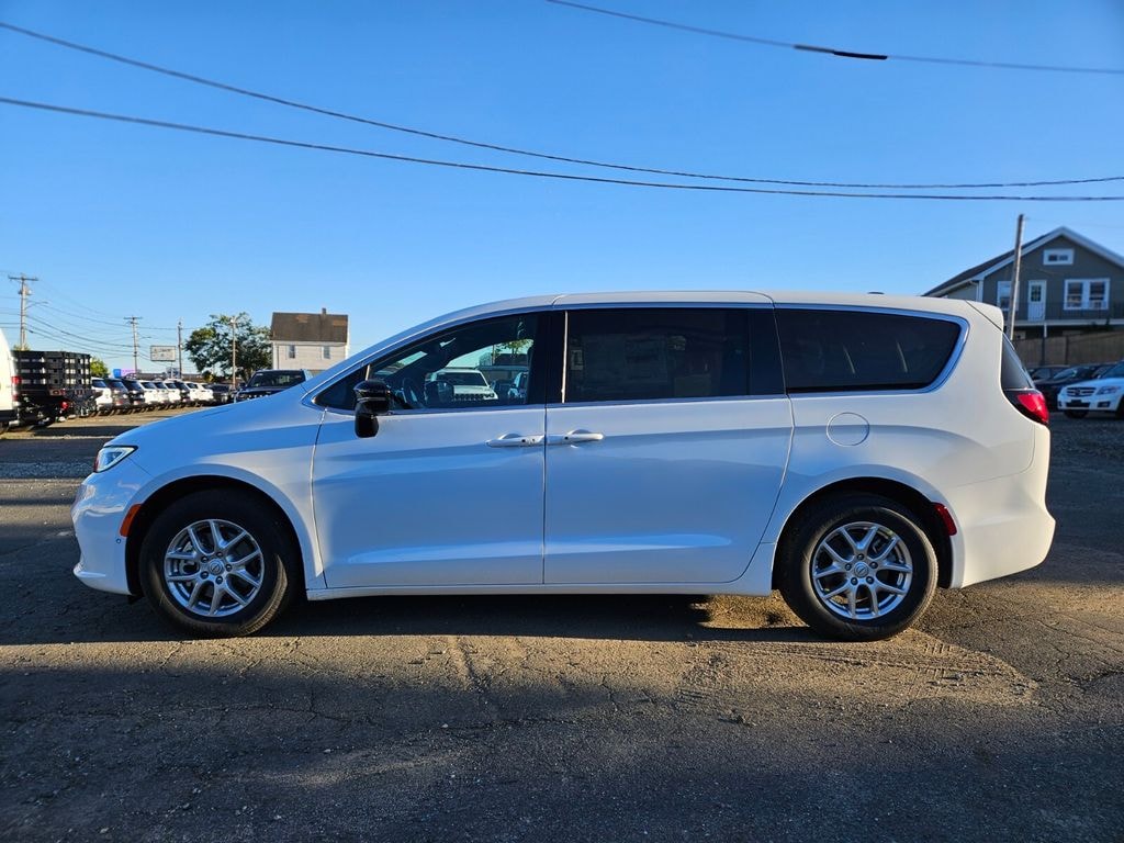 New 2026 Chrysler Pacifica Select Passenger Van