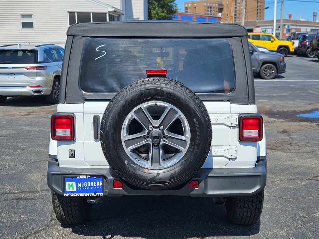 2021 Jeep Wrangler Unlimited Sahara photo 4