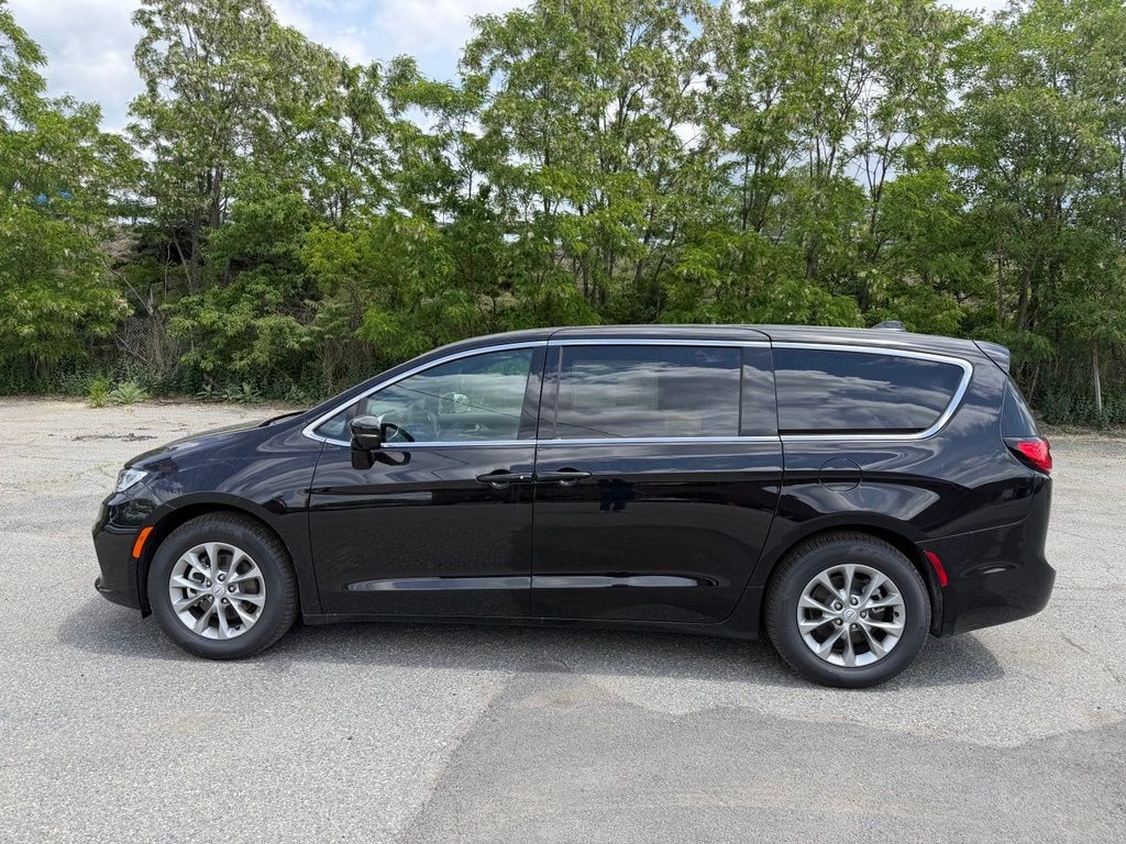 New 2026 Chrysler Pacifica Limited Passenger Van