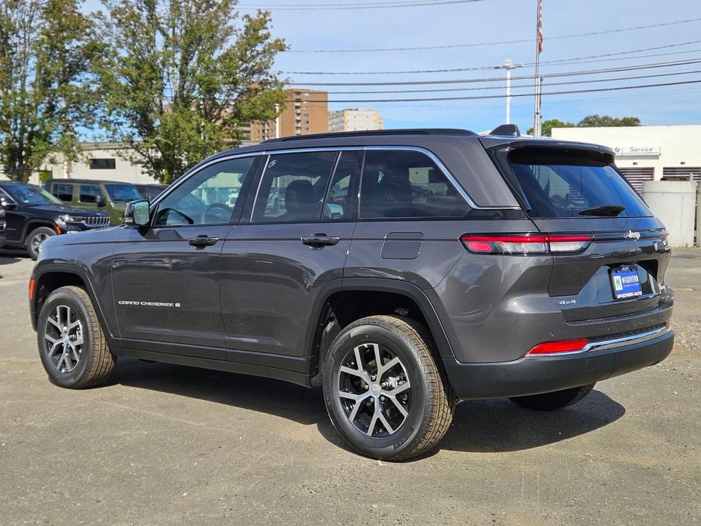2025 Jeep Grand Cherokee Limited photo 2
