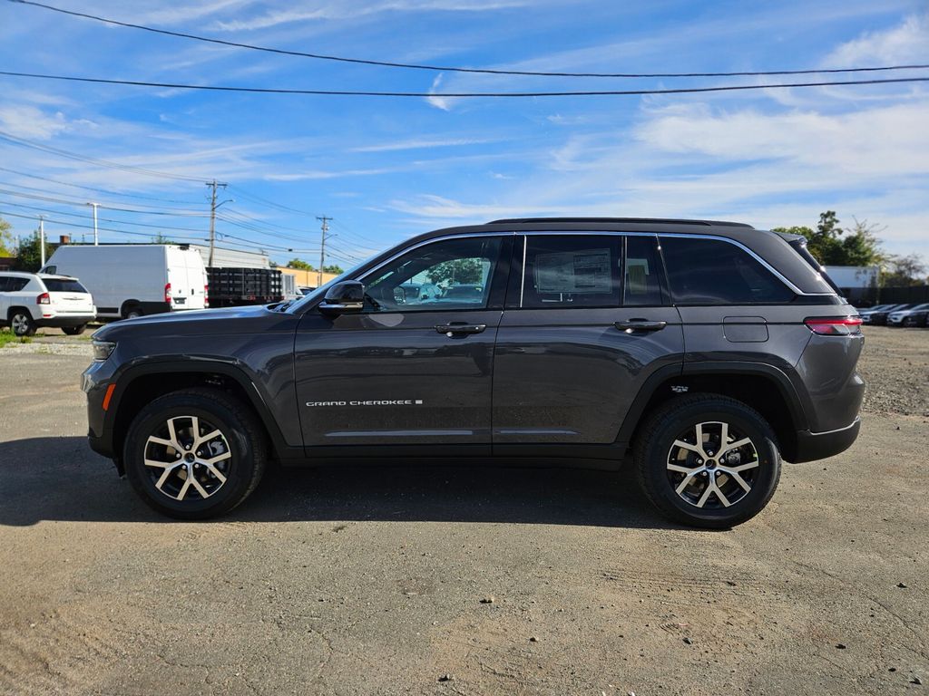 2025 Jeep Grand Cherokee Limited photo 2