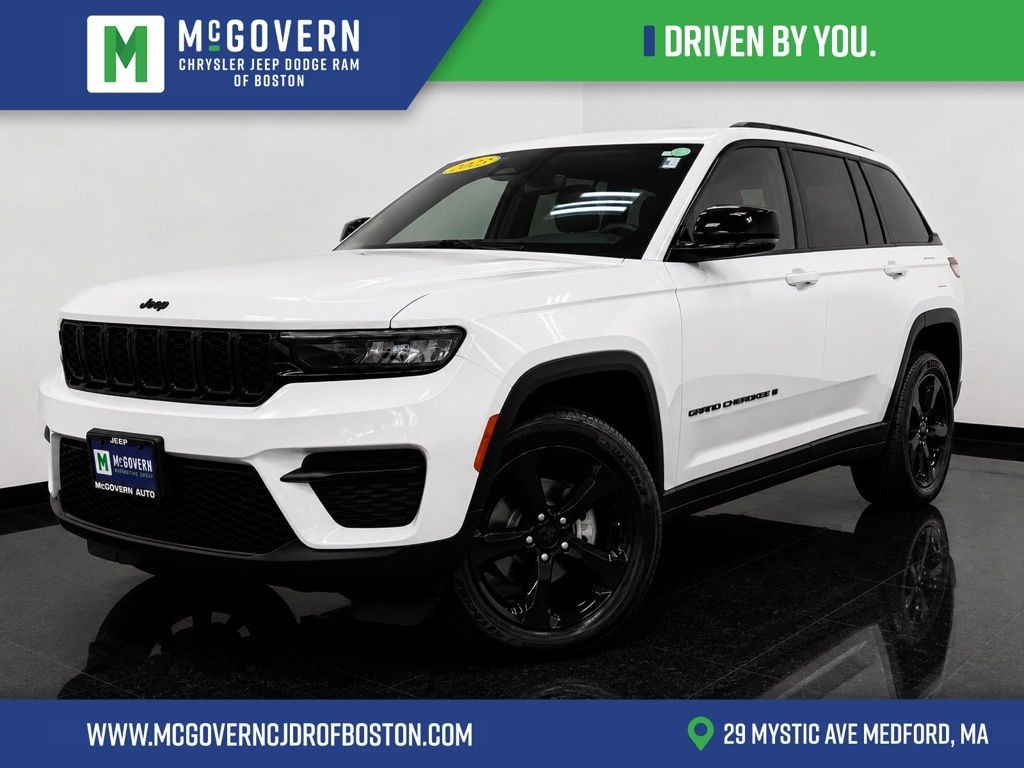 Used 2023 Jeep Grand Cherokee Laredo SUV