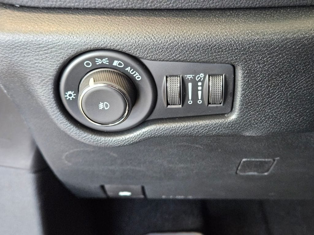 2025 Chrysler Pacifica Select - Photo 22