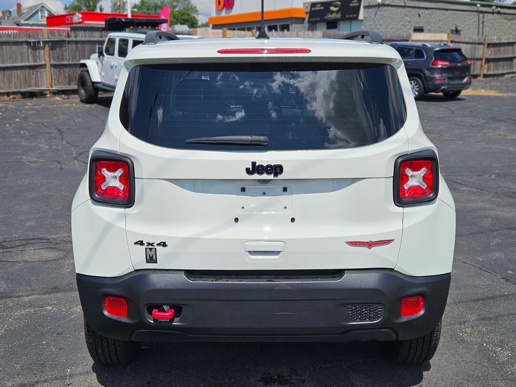 2023 Jeep Renegade Trailhawk photo 3