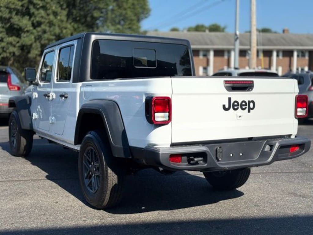 New 2025 Jeep Gladiator Sport Pickup