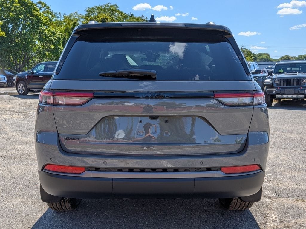 New 2027 Jeep Grand Cherokee Altitude Sport Utility