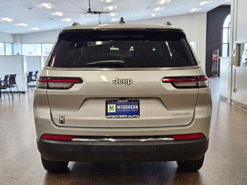 2025 Jeep Grand Cherokee Limited photo 3