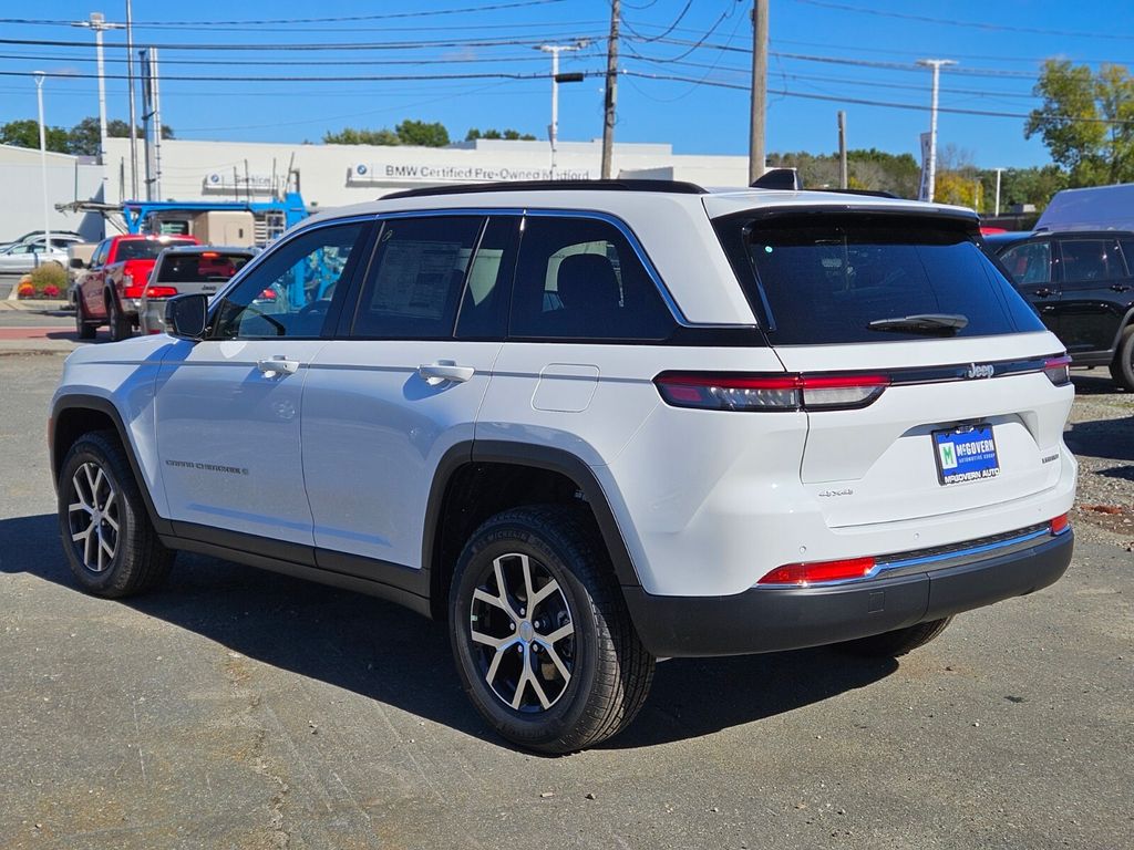 2025 Jeep Grand Cherokee Limited photo 2