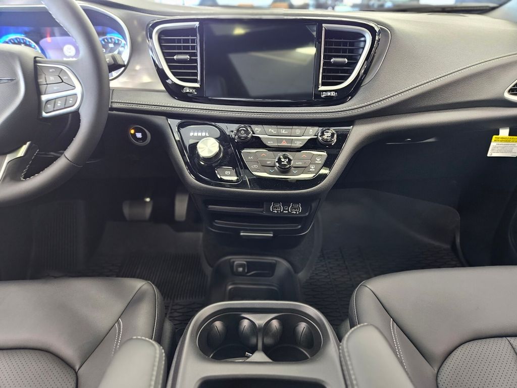 2025 Chrysler Pacifica Select - Photo 13