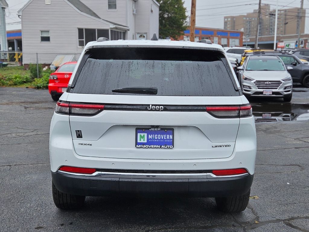 2022 Jeep Grand Cherokee Limited photo 4