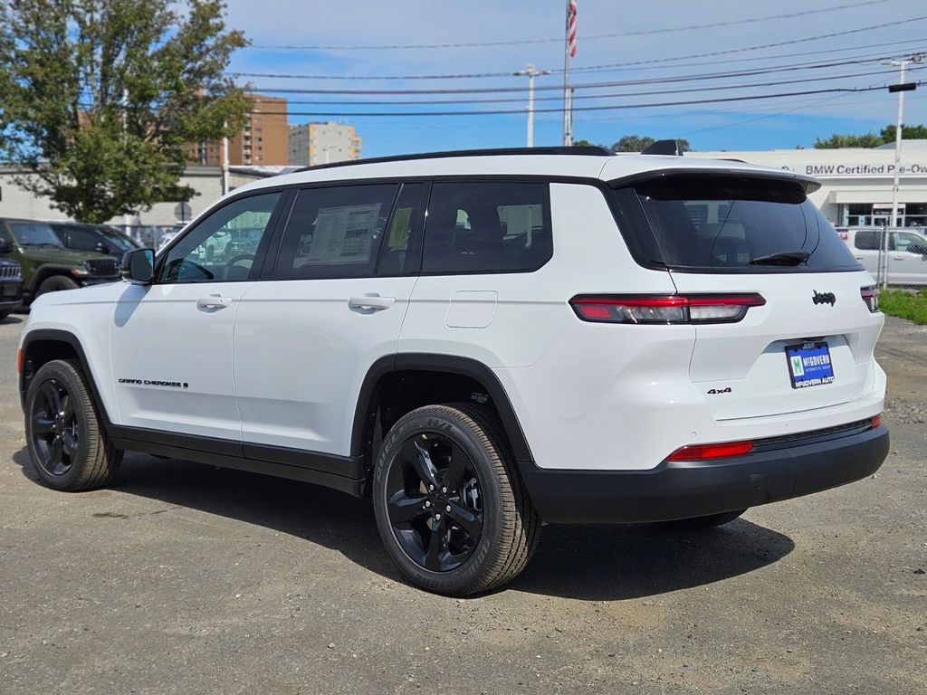 2025 Jeep Grand Cherokee Altitude X photo 2