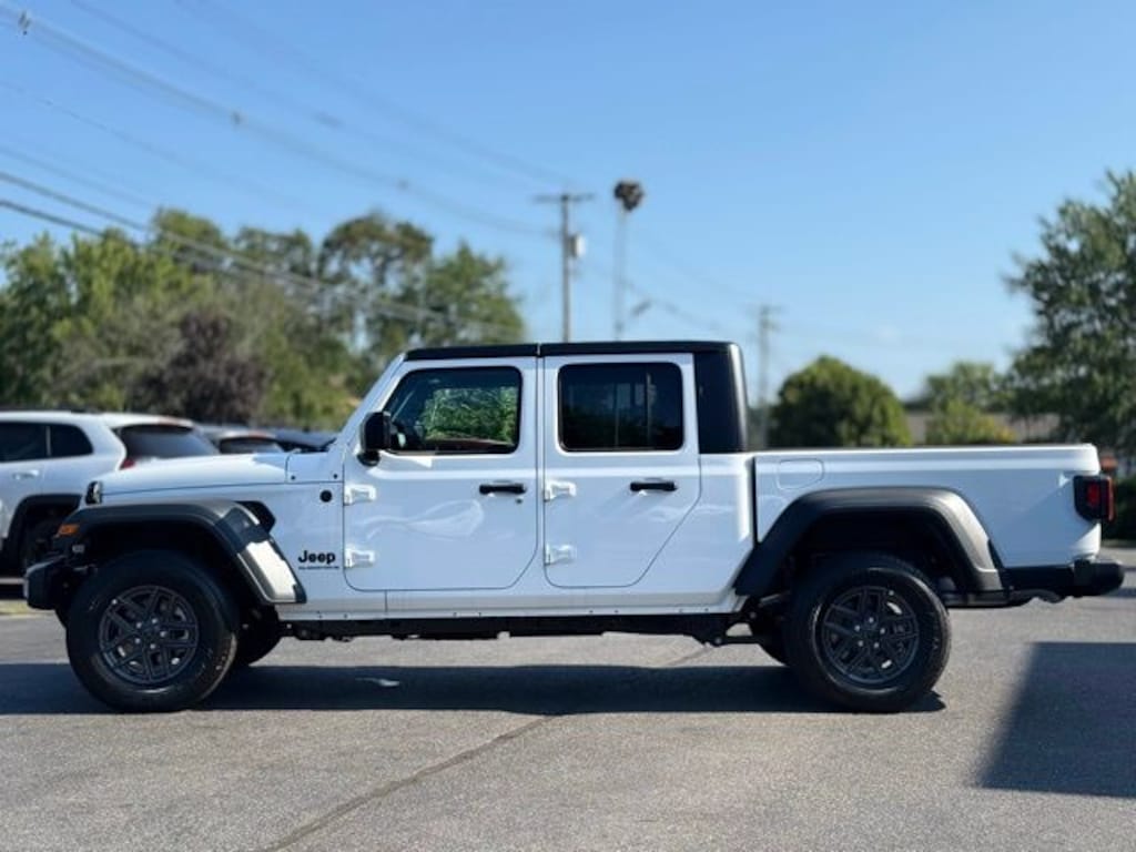 New 2025 Jeep Gladiator Sport Pickup