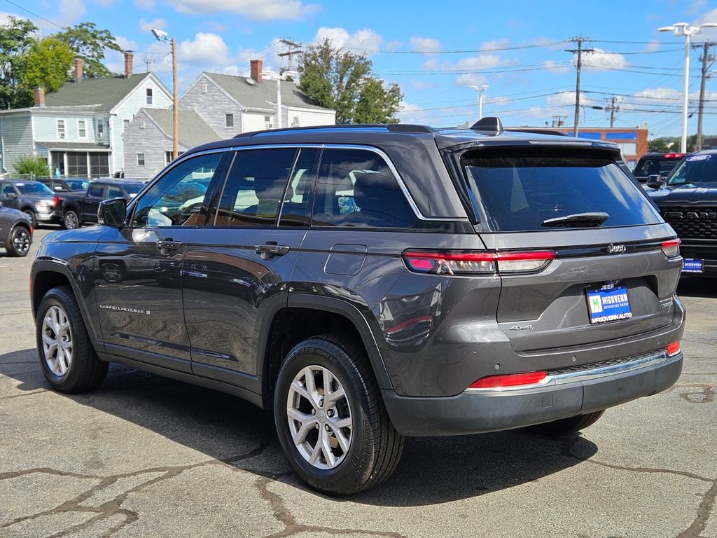 2022 Jeep Grand Cherokee Limited photo 2