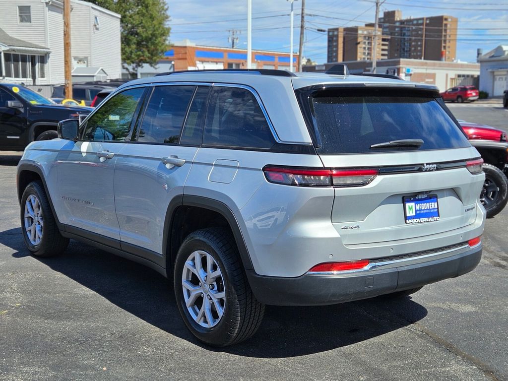 2022 Jeep Grand Cherokee Limited photo 2