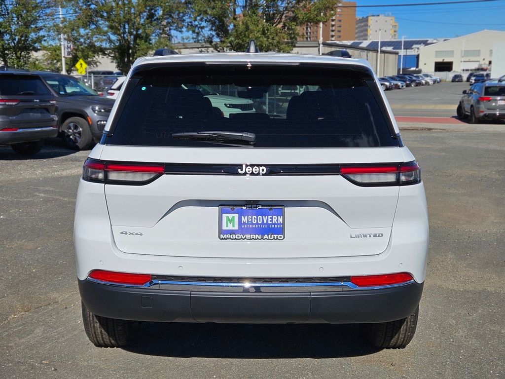 2025 Jeep Grand Cherokee Limited photo 3