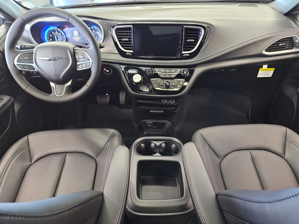 2025 Chrysler Pacifica Select - Photo 11