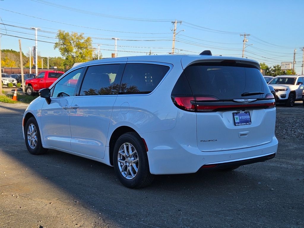 New 2026 Chrysler Pacifica Select Passenger Van