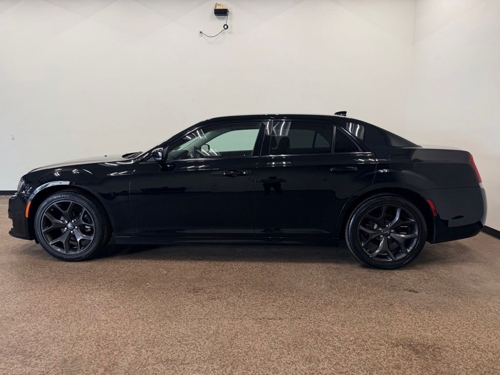 Used 2022 Chrysler 300 Touring L Sedan