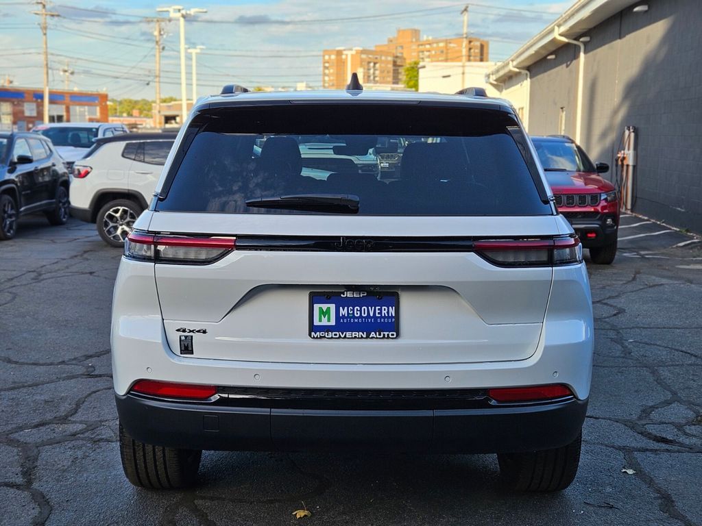 2025 Jeep Grand Cherokee Altitude X photo 4