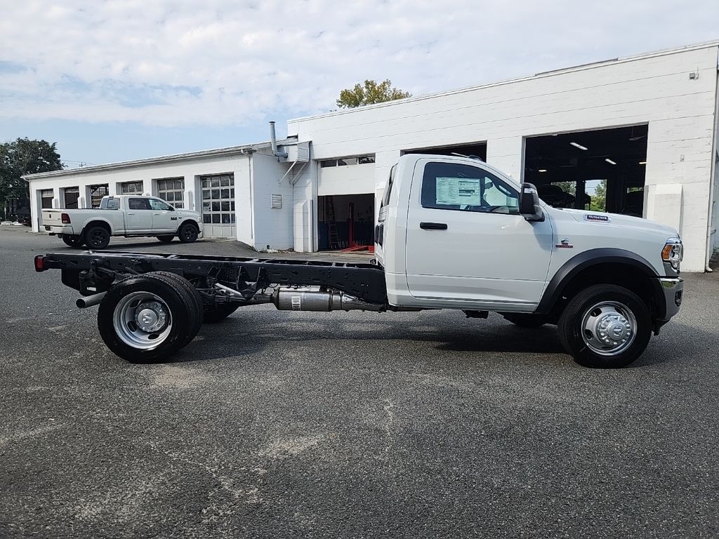 New 2024 Ram 5500 Chassis Cab 5500 TRADESMAN CHASSIS REGULAR CAB 4X4 84' CA Pickup