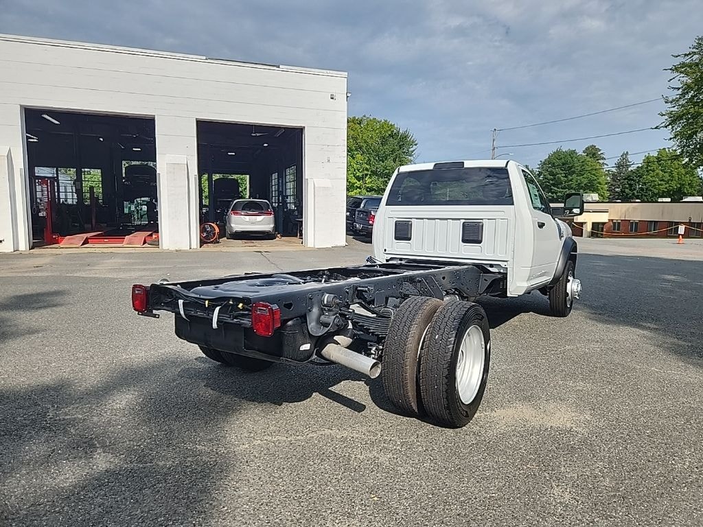 New 2024 Ram 5500 Chassis Cab 5500 TRADESMAN CHASSIS REGULAR CAB 4X4 84' CA Pickup