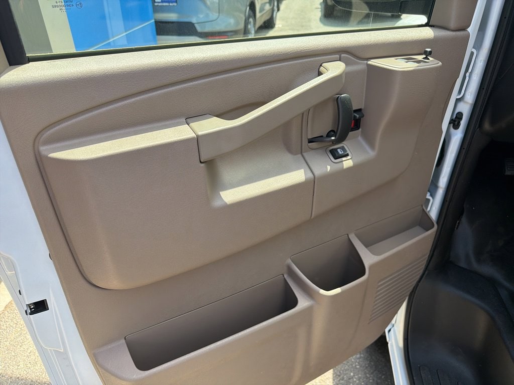 2026 Chevrolet Express Cargo Work Van - Photo 9