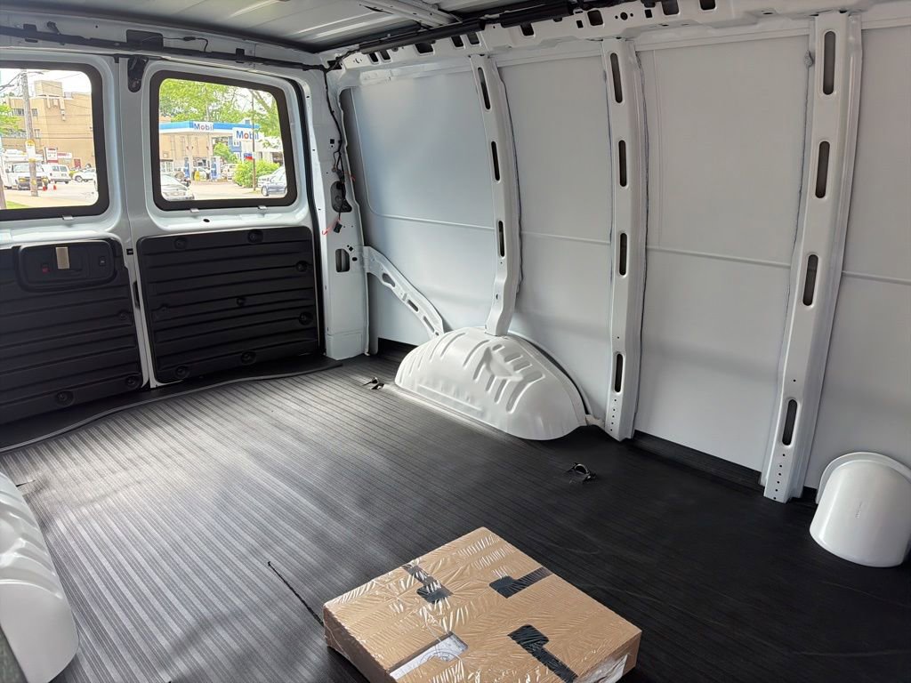 2026 Chevrolet Express Cargo Work Van - Photo 23