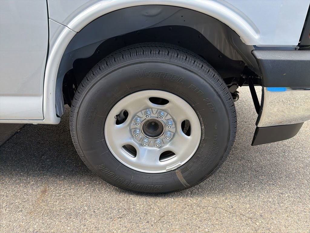 2026 Chevrolet Express Cargo Work Van - Photo 30