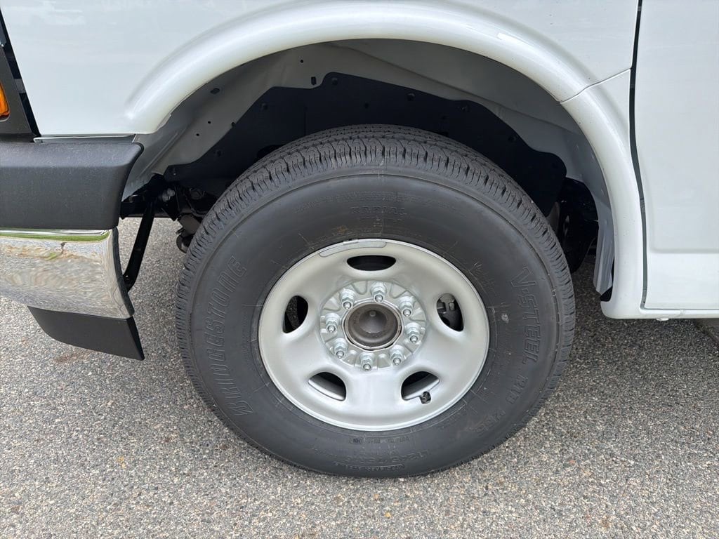 2026 Chevrolet Express Cargo Work Van - Photo 27