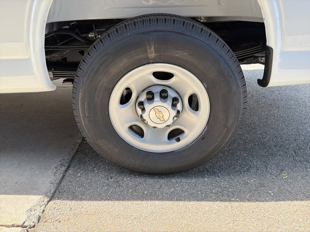 2026 Chevrolet Express Cargo Work Van - Photo 27