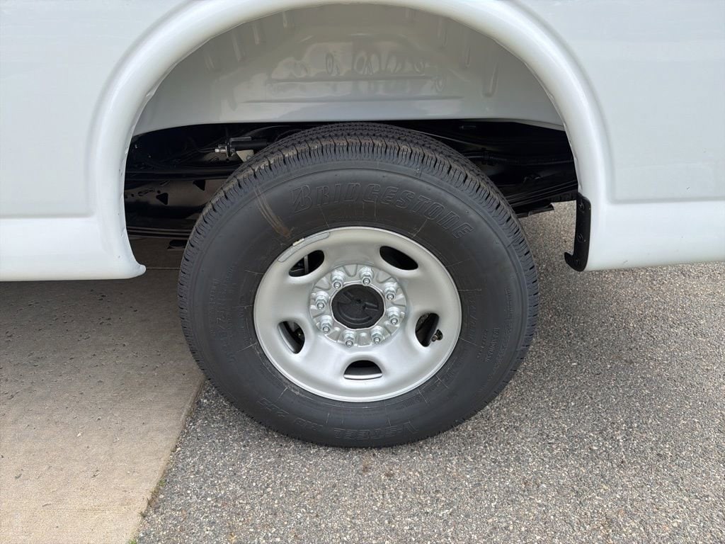 2026 Chevrolet Express Cargo Work Van - Photo 28