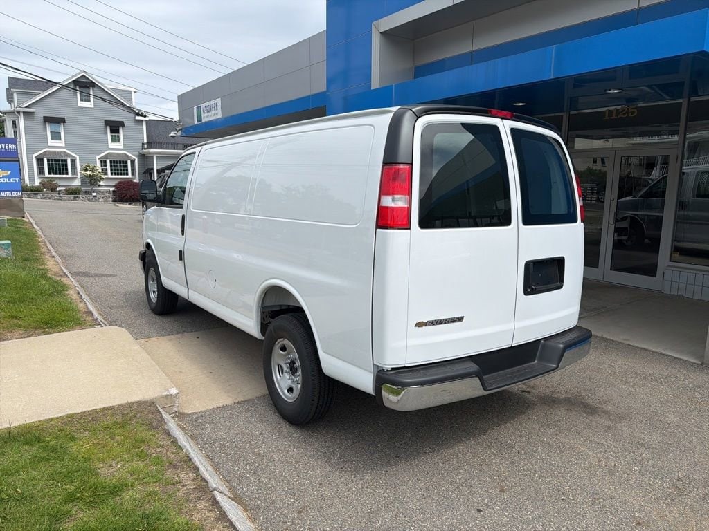 2026 Chevrolet Express Cargo Work Van - Photo 3