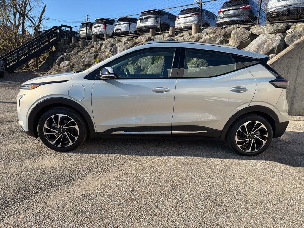 Used 2022 Chevrolet Bolt EUV Premier with VIN 1G1FZ6S08N4110660 for sale in Newton, MA