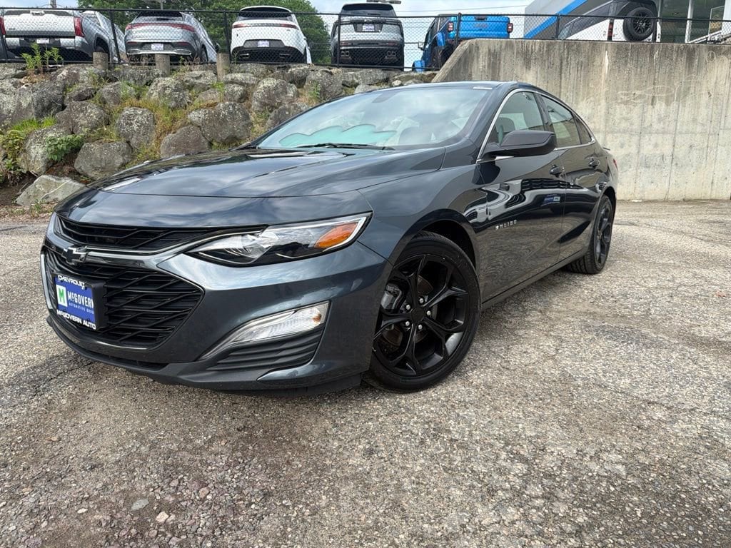 Used 2019 Chevrolet Malibu 1RS with VIN 1G1ZG5ST0KF223395 for sale in Arlington, MA