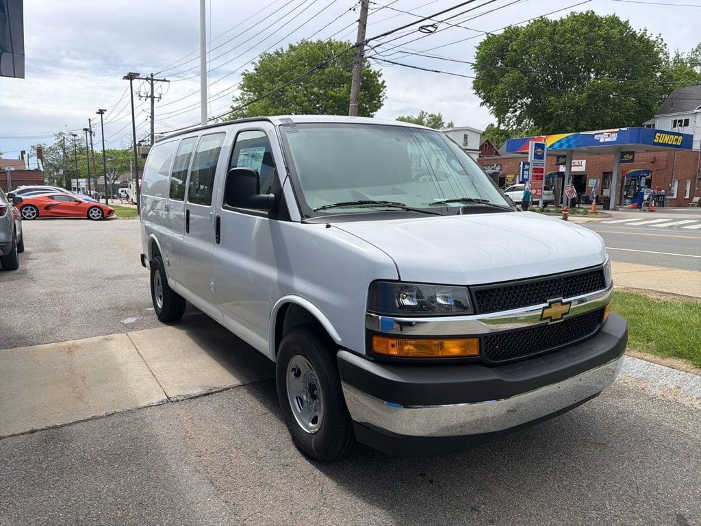 2026 Chevrolet Express Cargo Work Van - Photo 7