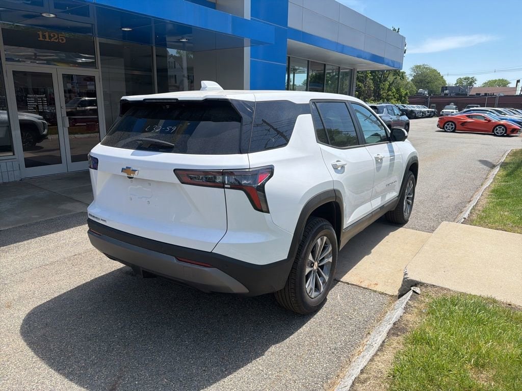 View vehicle photo 5