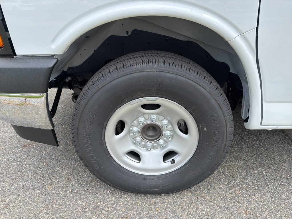 2026 Chevrolet Express Cargo Work Van - Photo 27